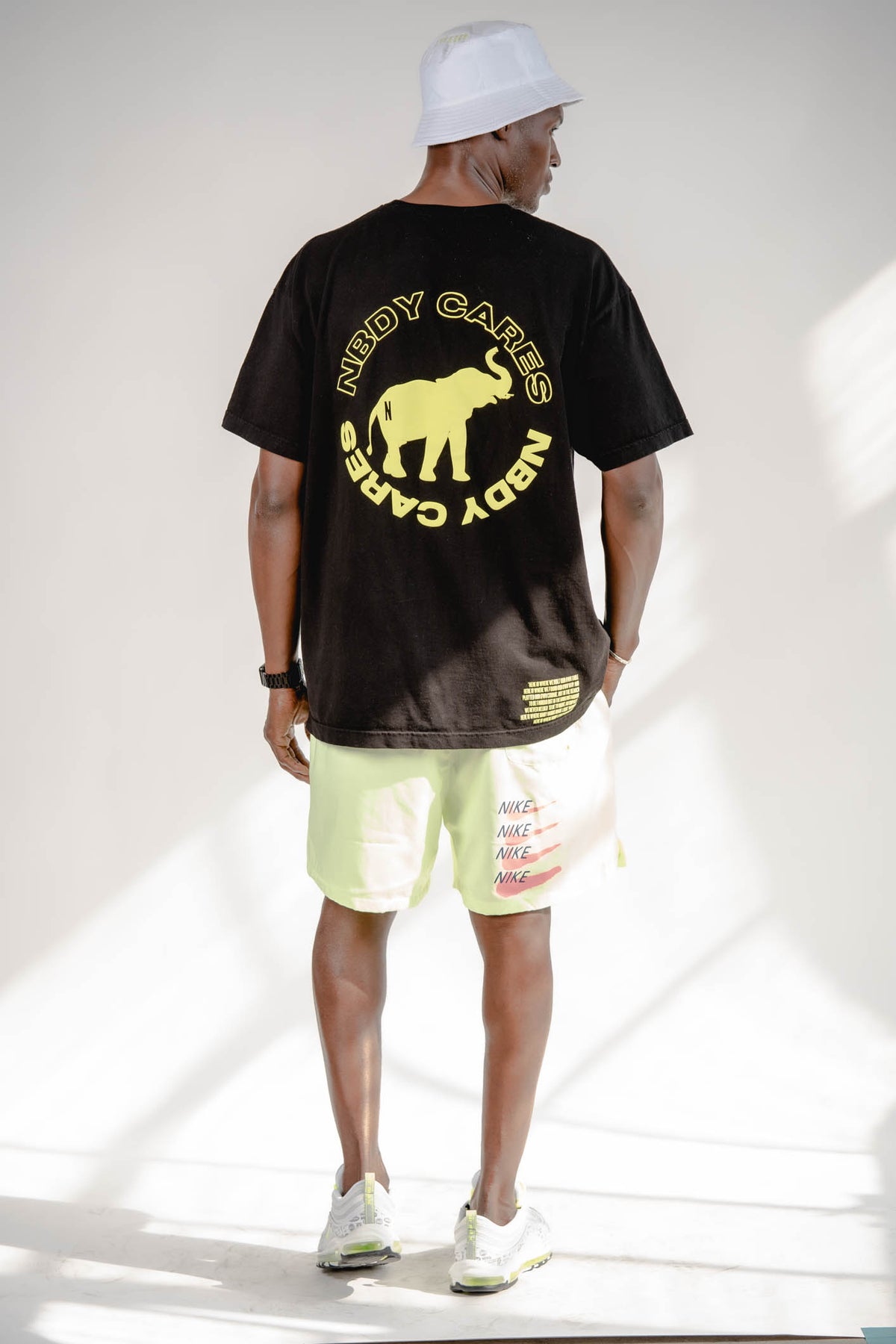 NBDY CARES TEE in BLK/VLT