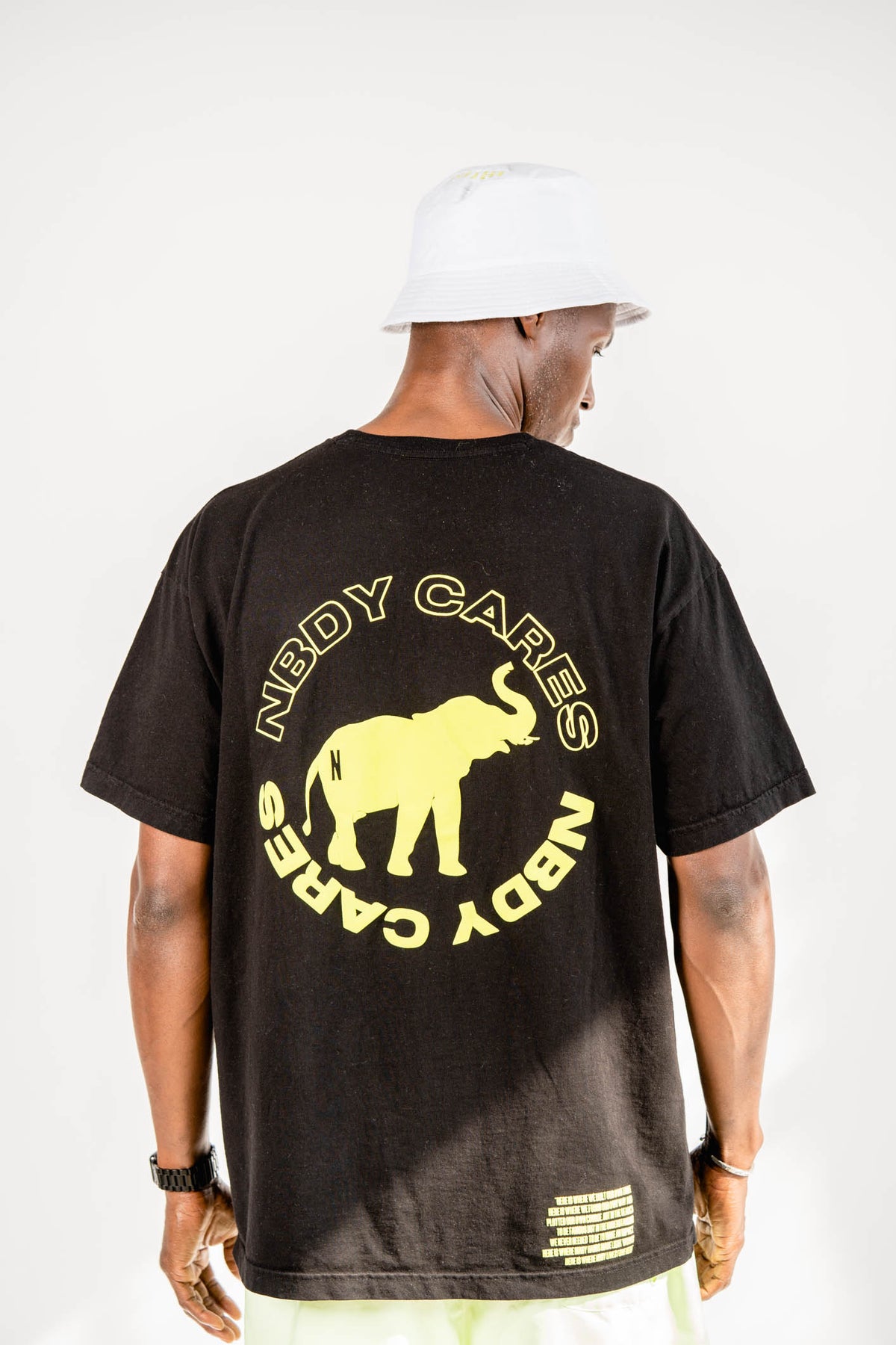 NBDY CARES TEE in BLK/VLT