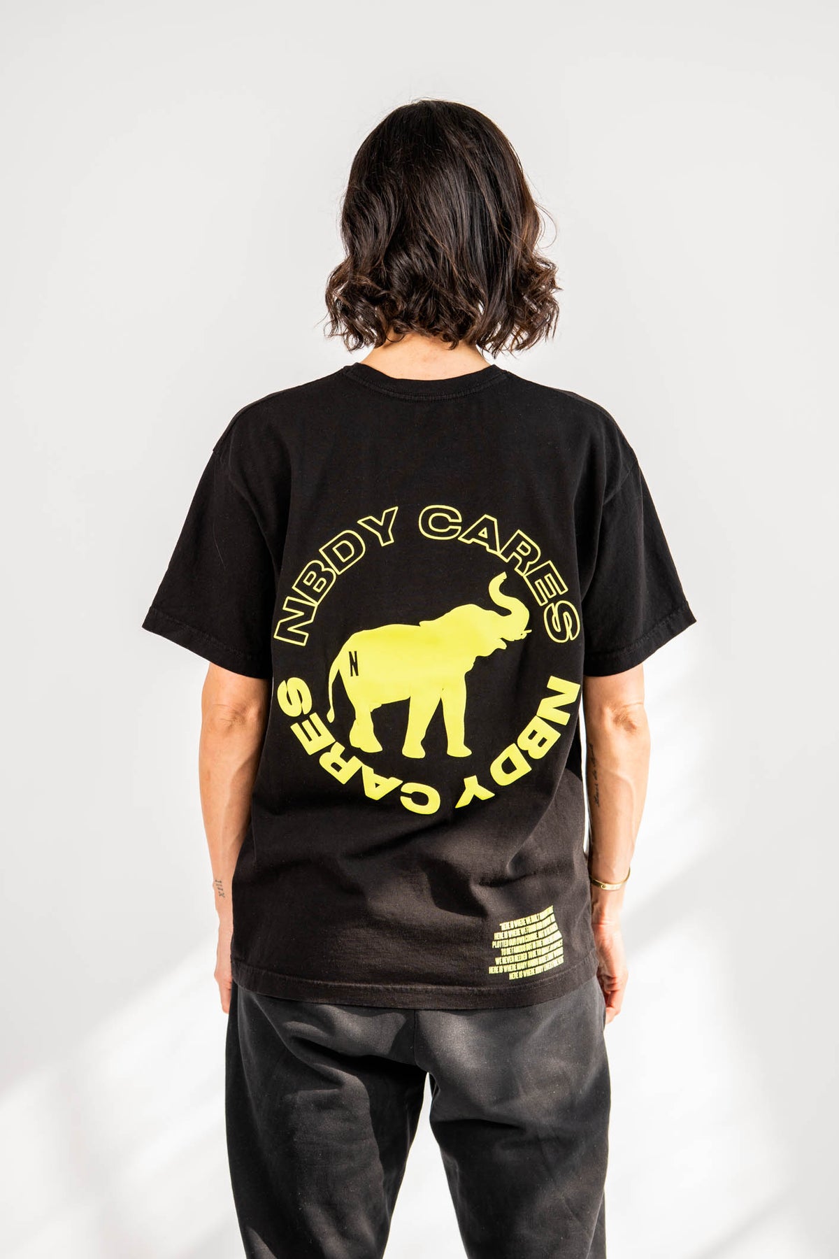NBDY CARES TEE in BLK/VLT